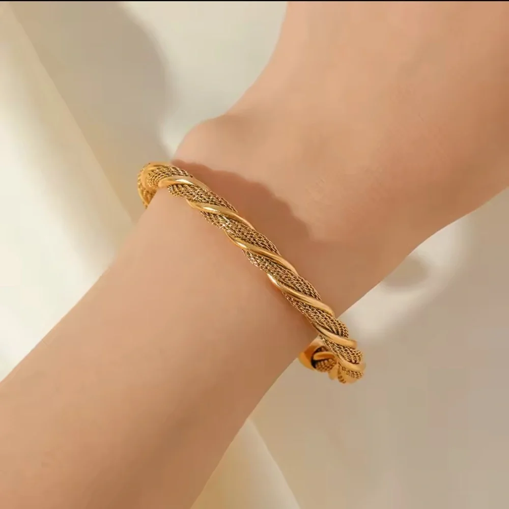 18K Gold Stainless Steel Twisted Bangle New Trendy Waterproof Jewelry